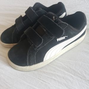 Kids Puma shoes. Size 10. Size 9